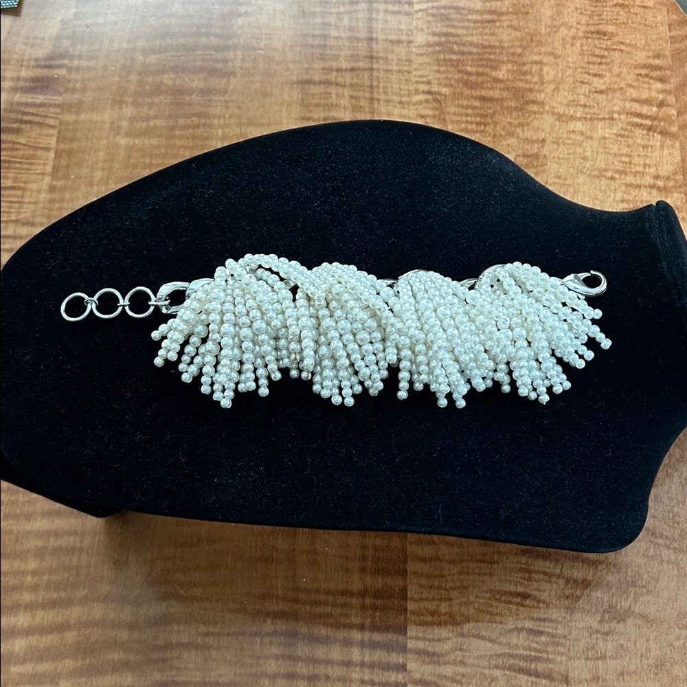 BR Chic Pearl Beaded bracelet